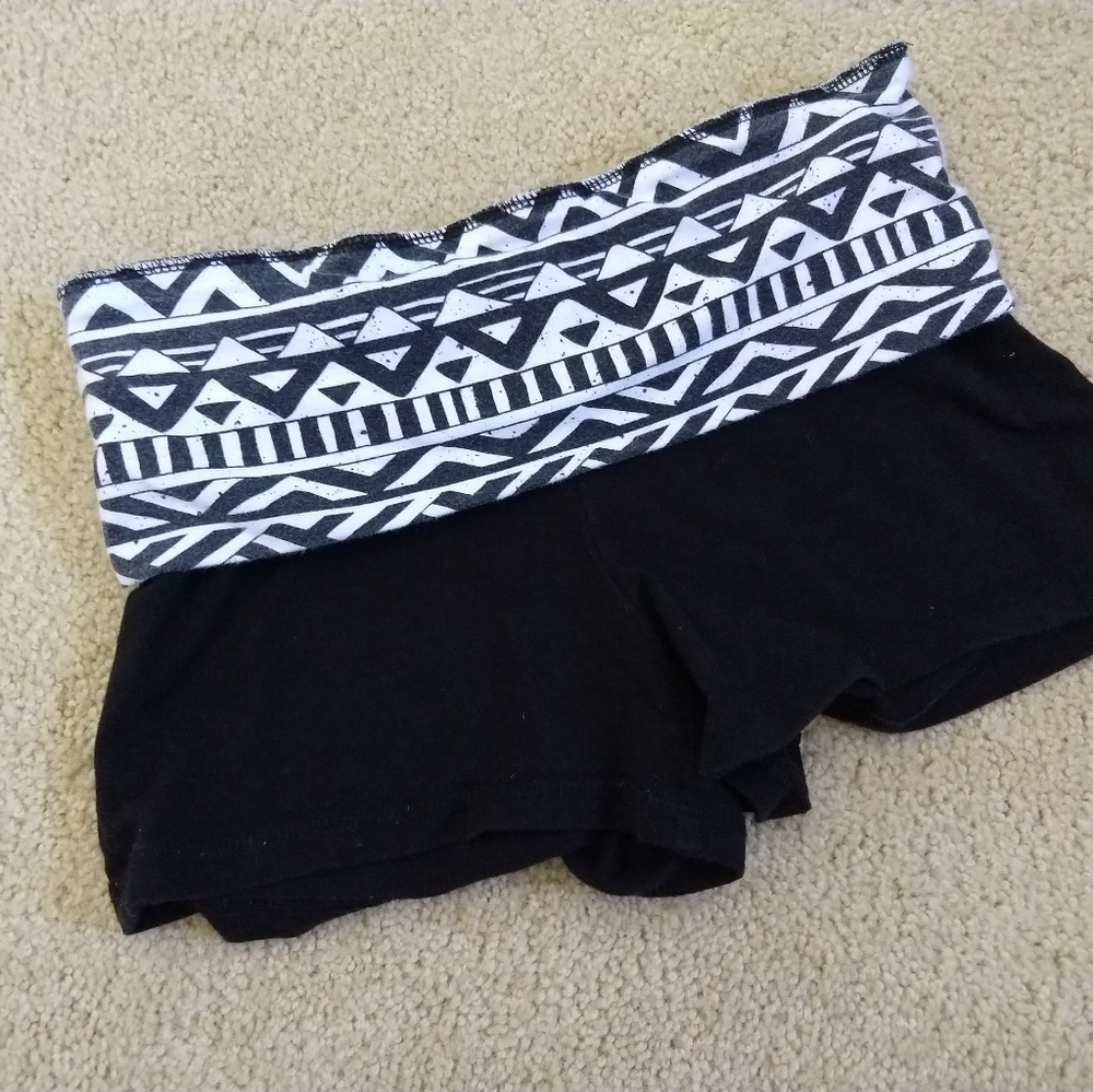 Cute Geometric yoga shorts rolldown top